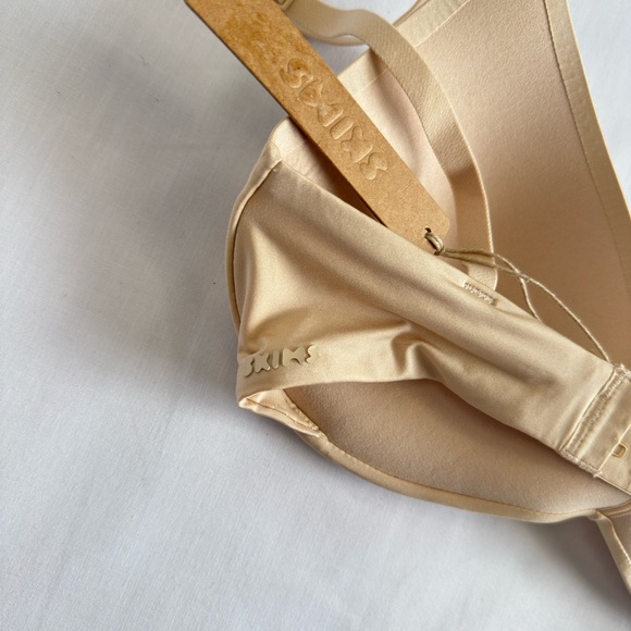 SKIMS Nude Bra - Picture 3 of 4